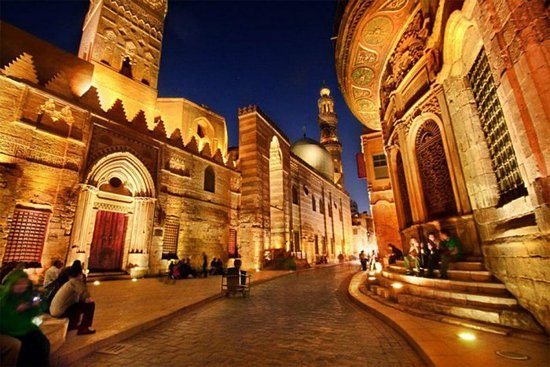 Al Moez Ldin Allah Al Fatmi street